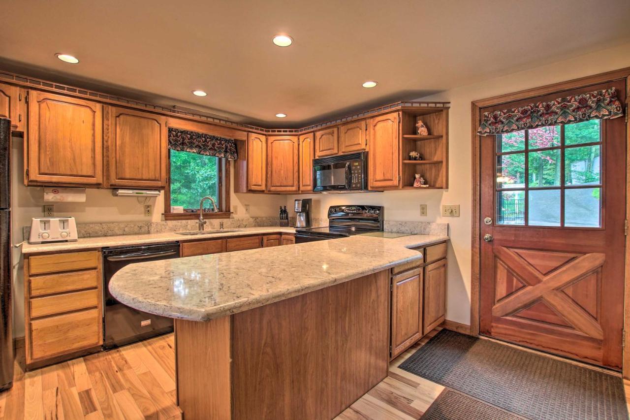 Waterfront New England House On Wickaboag Lake! West Brookfield Exterior photo
