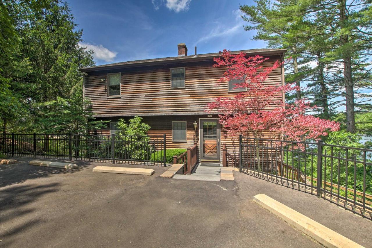 Waterfront New England House On Wickaboag Lake! West Brookfield Exterior photo